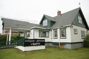 Antiques Artisans and Oddities