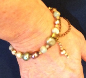 freshwater-pearl-bracelet-by-gylded-lillie-25